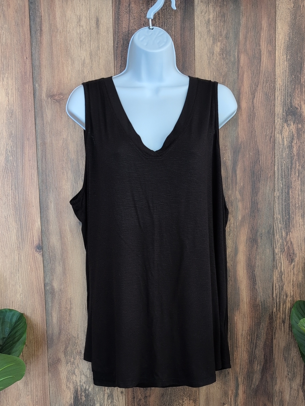 Maurices 24/7 Black V-Neck Sleeveless Tank Top 2X W376